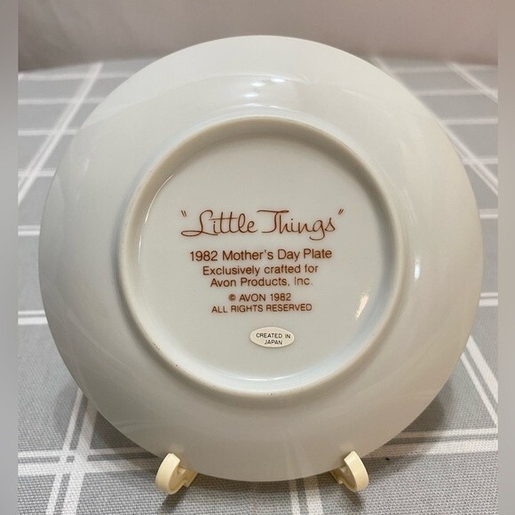 2 Vtg Avon Mother’s Day Decor Plates 1981 Cherished Moments 1982 Little Things - Picture 5 of 10